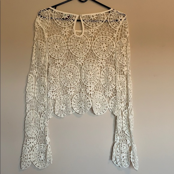 WHITE CROCHET BELL SLEEVE CROP TOP - Picture 5 of 8